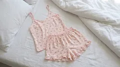 Quante notti puoi indossare il pigiama prima di lavarlo: ti diamo la risposta esatta