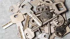 Non buttate via le vecchie chiavi: 5 idee geniali per riutilizzarle in casa